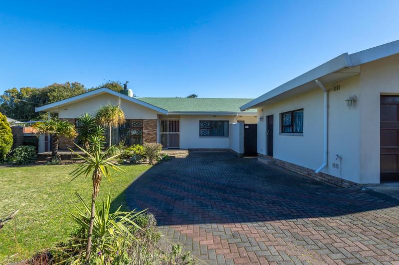 5 Bedroom Property for Sale in De La Haye Western Cape